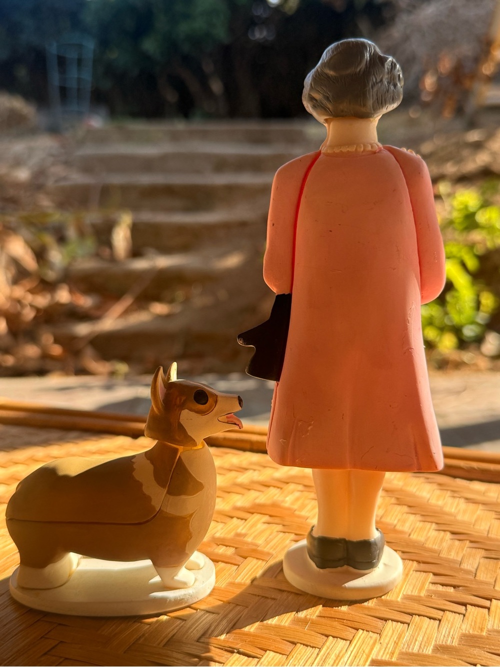 Kikkerland Solar Queen and Corgi Set — Pink Dress with Tan Corgi - Picture 9 of 10